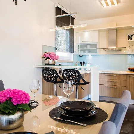 Sunny Seaside Apartment Split