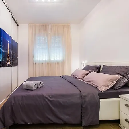 Sunny Seaside Apartment Split